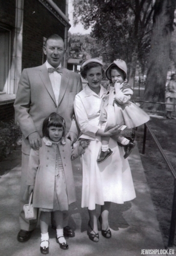 The Brygart family: Samek, Frymeta, Sandra and Leslie, Chicago ca. 1955